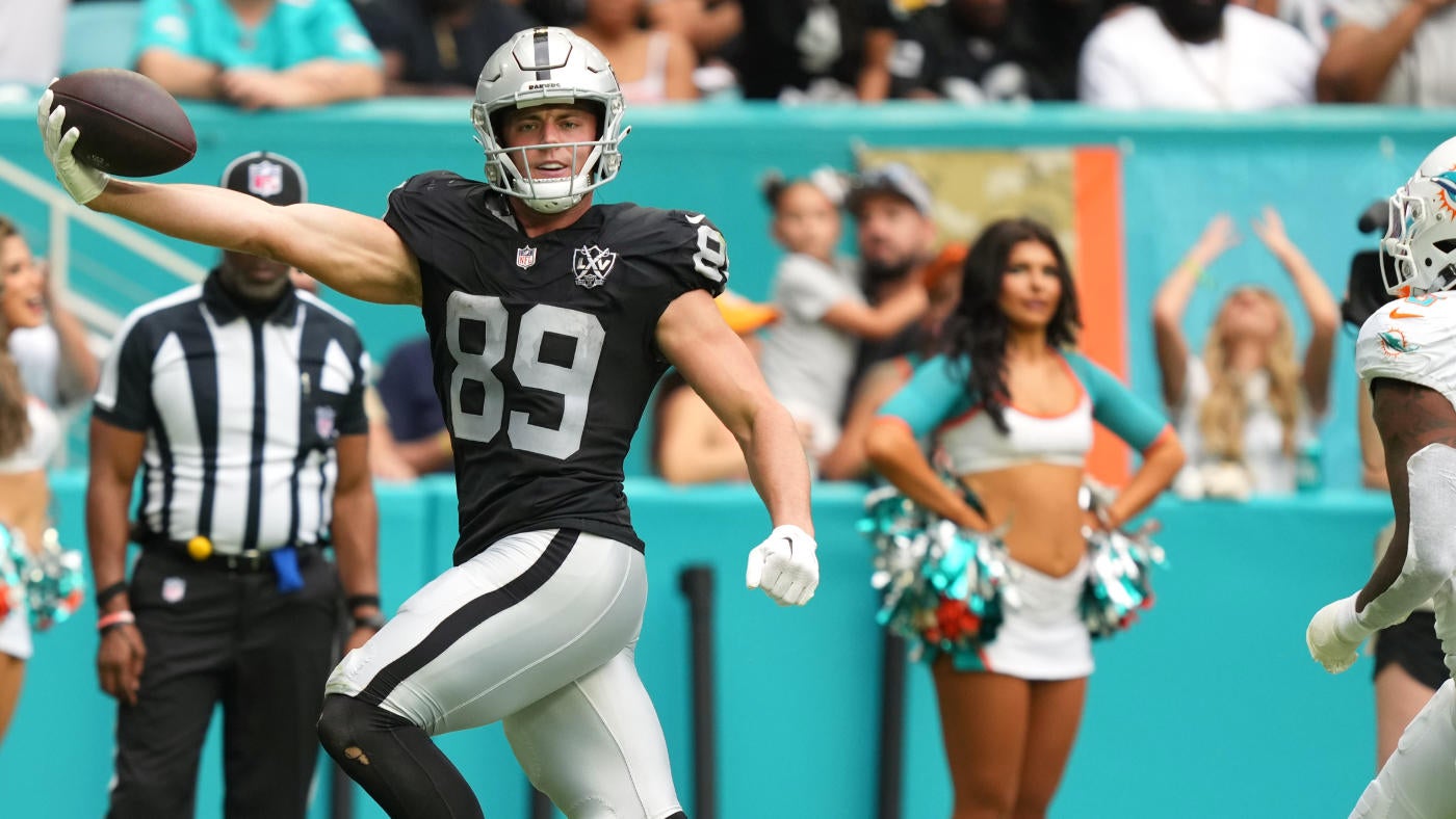 Fantasy Week 14 Trade Chart & ROS Rankings: Brock Bowers' play continues to trend upward