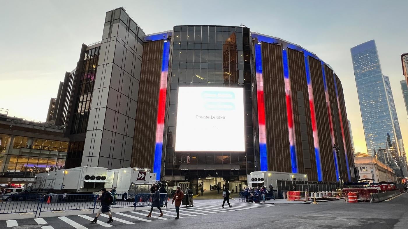 Bootleg merchandisers outside Madison Square Garden hit with restraining order following MSG Sports' lawsuit