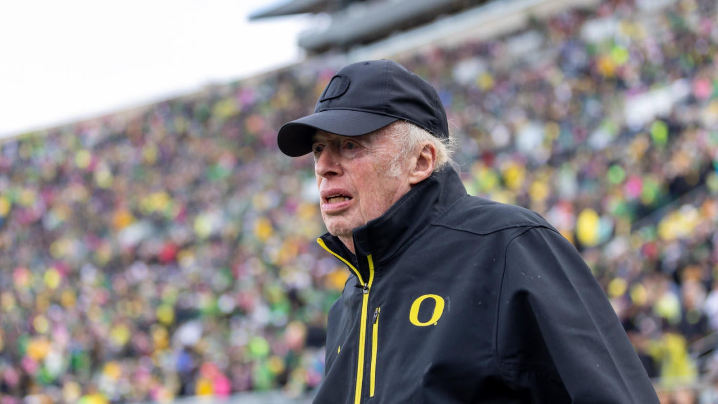 Phil Knight spares no NIL deal in thirst for Oregon national title: 'He's gonna help me make my shoe'