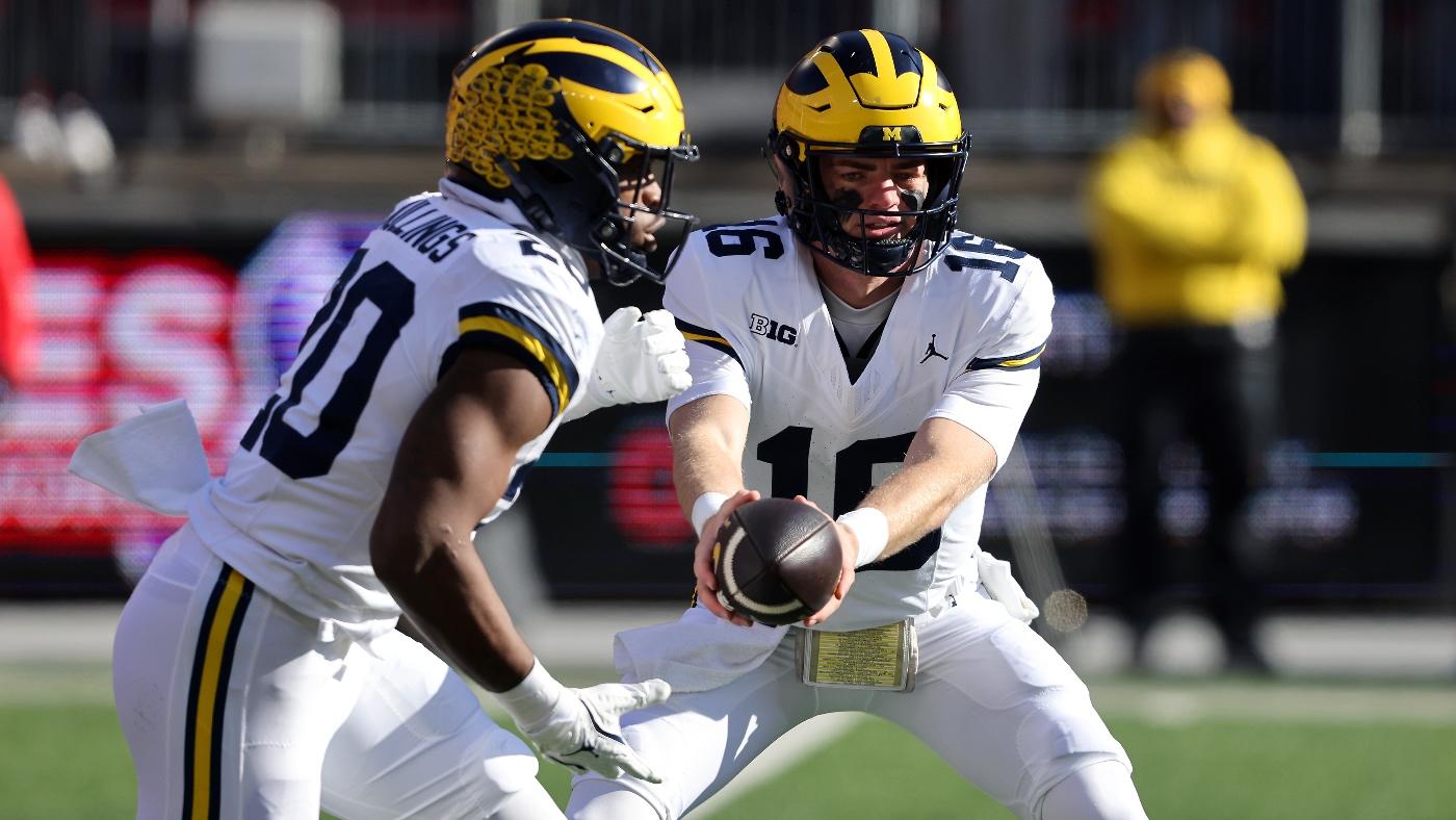 College football odds, picks, predictions for 2024-25 bowl season, playoffs: Model backs Michigan, LSU