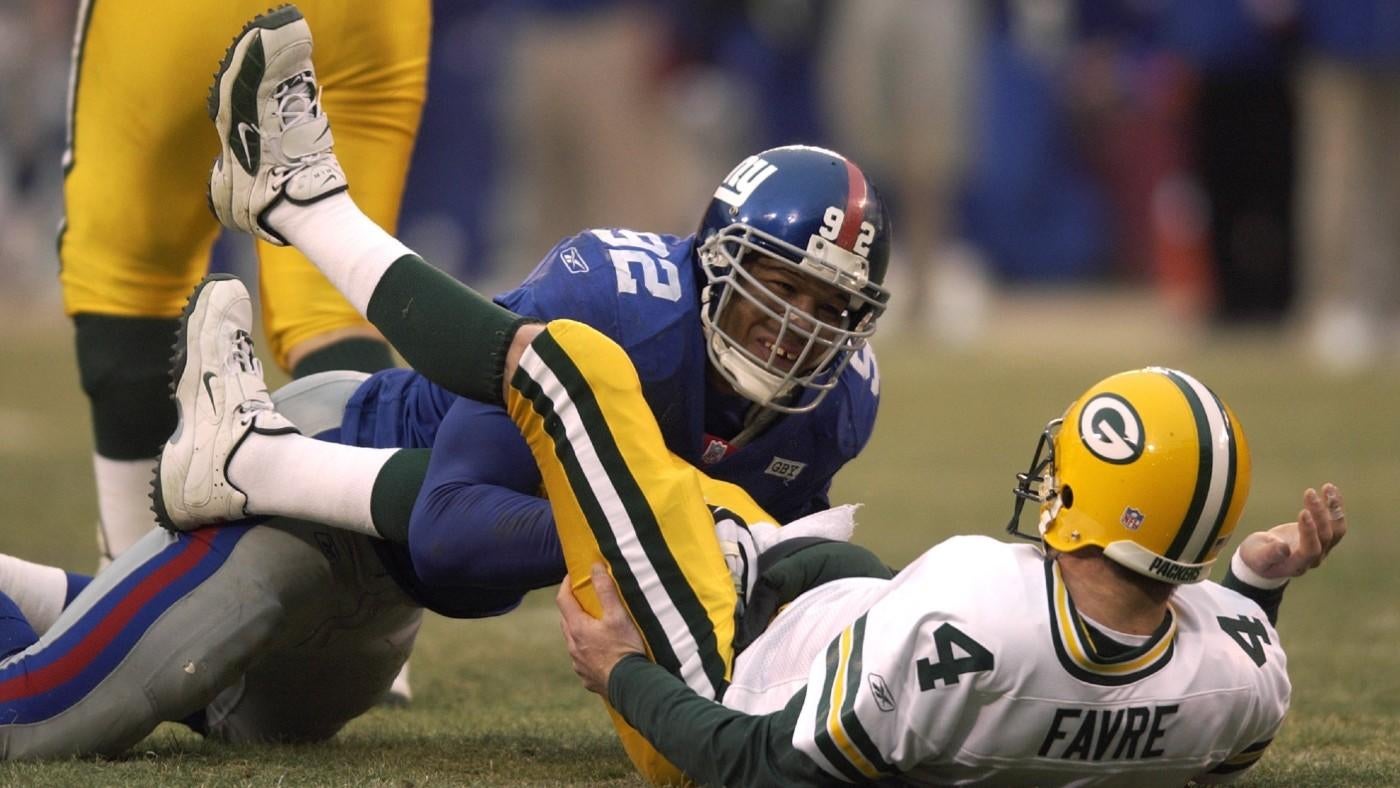 LOOK: Mark Gastineau confronts Brett Favre for 'taking a dive' that gave Michael Strahan sack record over him