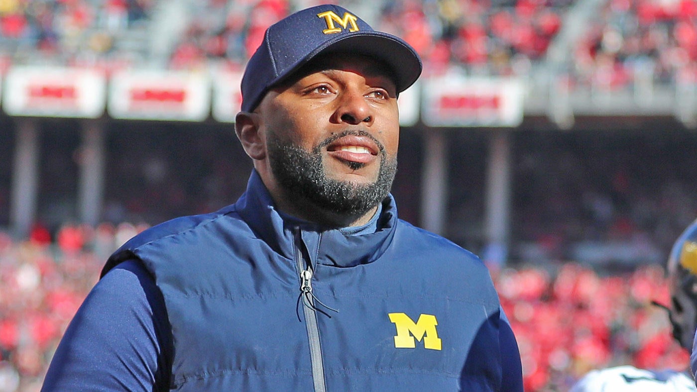 https://sportshub.cbsistatic.com/i/2024/12/10/74e3fa02-a7db-4bc7-99b9-733dc9d7fa81/getty-sherrone-moore-michigan.jpg