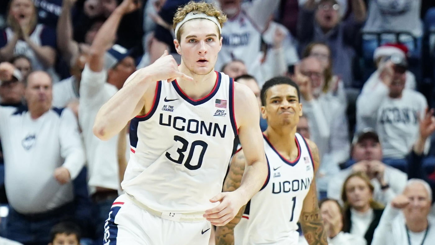 College basketball picks, schedule: Predictions for UConn vs. Gonzaga and more Top 25 games on Saturday