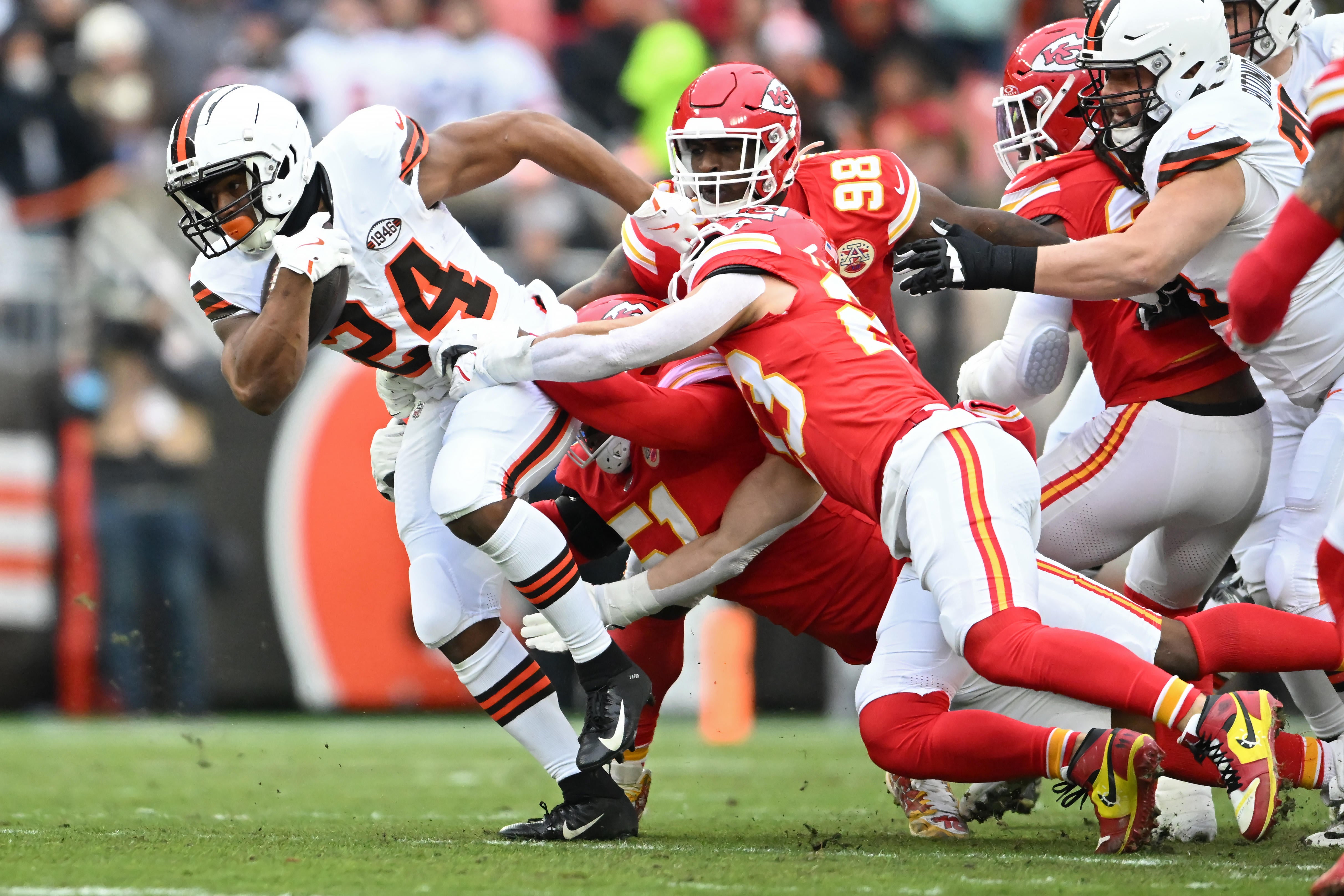 Browns' Kevin Stefanski announces that Nick Chubb broke his foot at Chiefs in Week 15