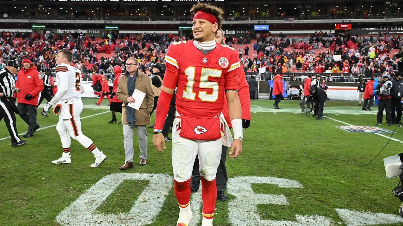 Patrick Mahomes injured: Ranking backup QBs for projected NFL playoff teams, including Chiefs' Carson Wentz