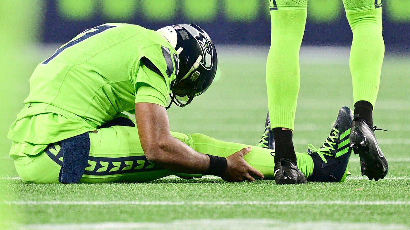 Geno Smith injury update: Seahawks QB hurts knee vs. Packers, will undergo tests to determine severity