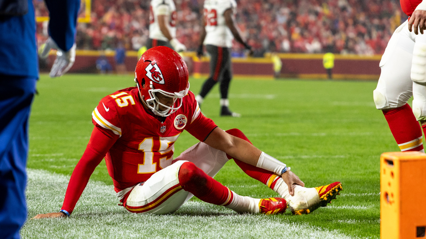 Patrick Mahomes injury update, plus Falcons-Raiders picks and Bears-Vikings best bets for 'MNF'