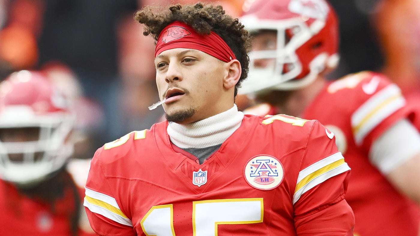 2024 NFL Week 16 injury tracker: Patrick Mahomes' status up in air, Derek Carr unlikely to return this season