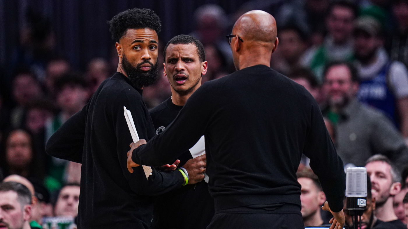 Joe Mazzulla goes after refs, Jaylen Brown calls 'bulls---' after Celtics get two techs in loss to Bulls