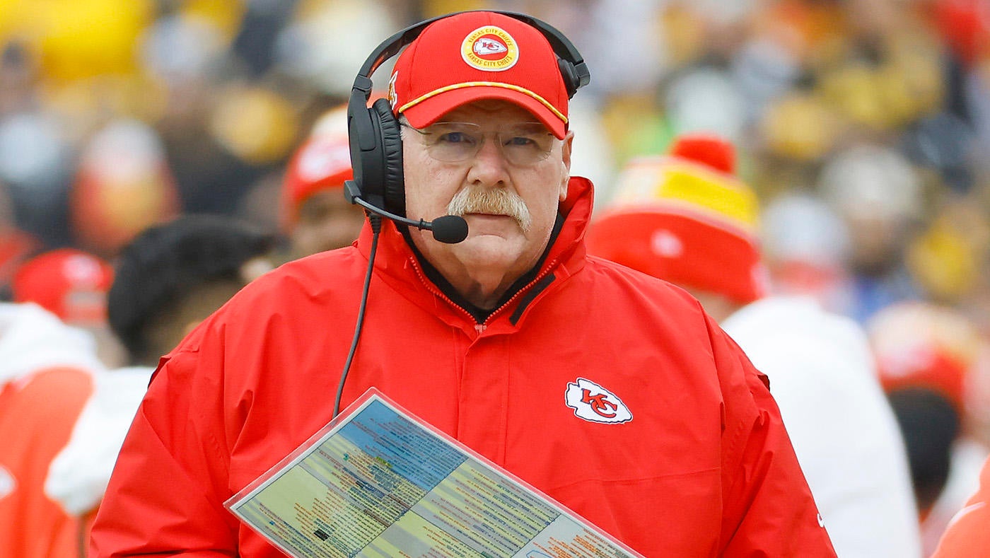 WATCH: Chiefs' Andy Reid shows up in Santa suit after Kansas City clinches AFC No. 1 seed on Christmas Day