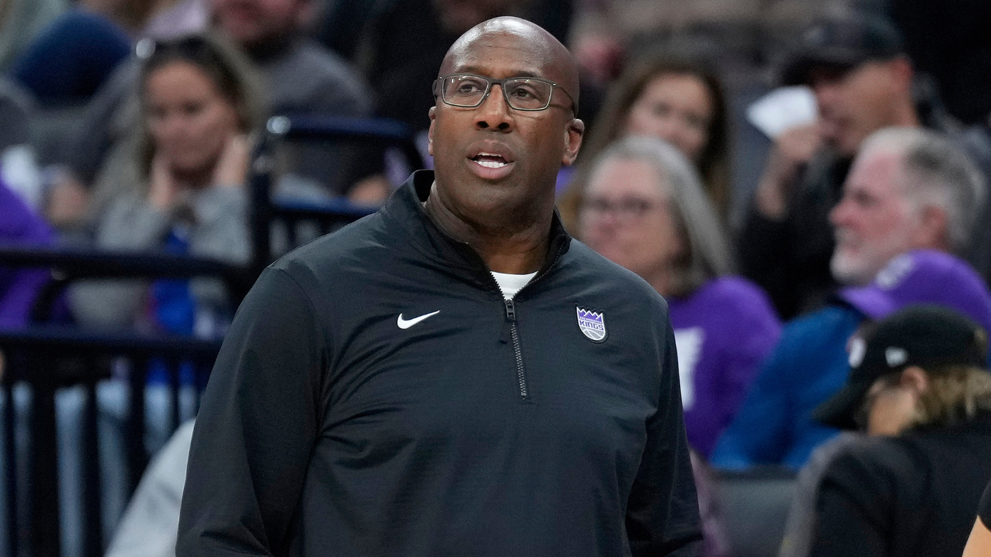 Kings fire Mike Brown: Coach out in Sacramento after 13-18 start to season, per report