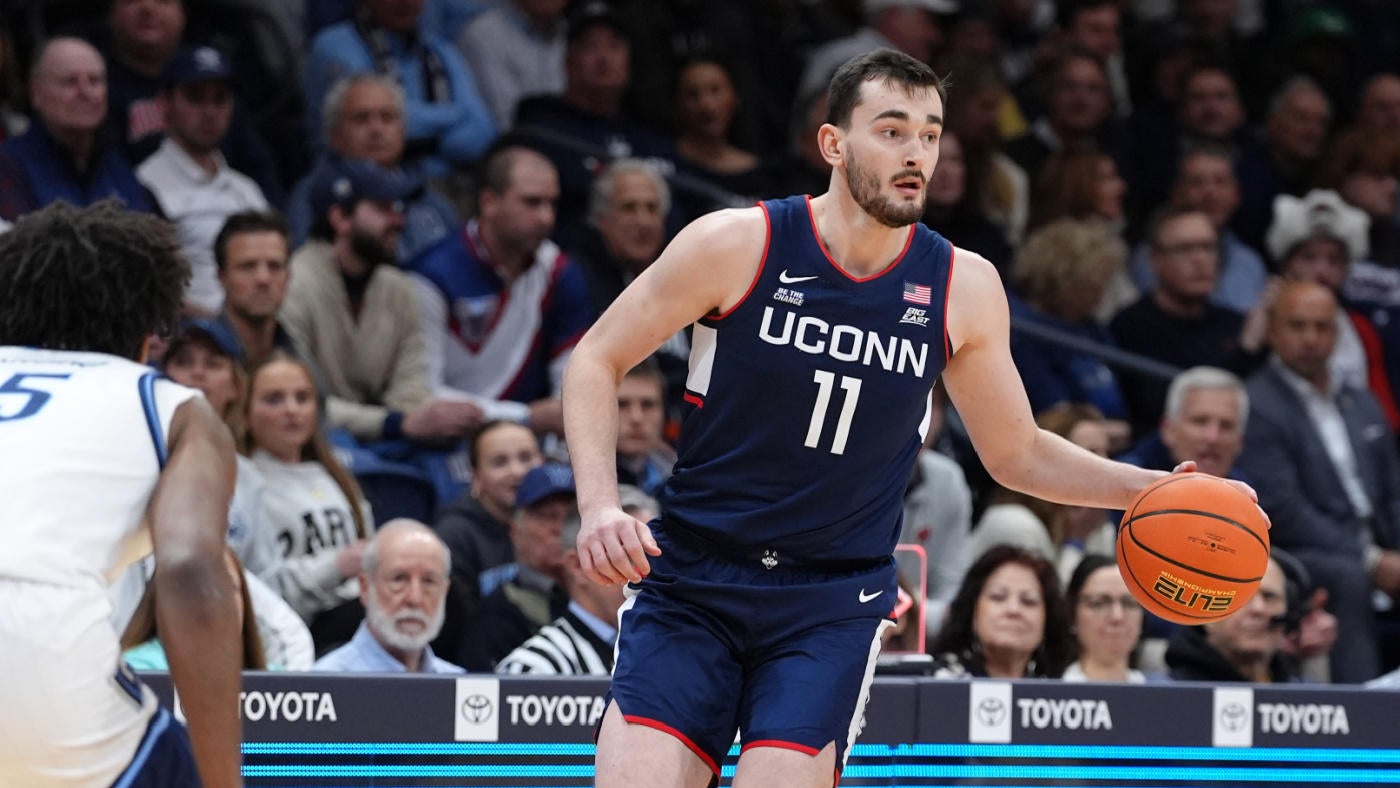 Alex Karaban misses rare free throws, but Dan Hurley's 'eat s***' lessons keep UConn looking ahead