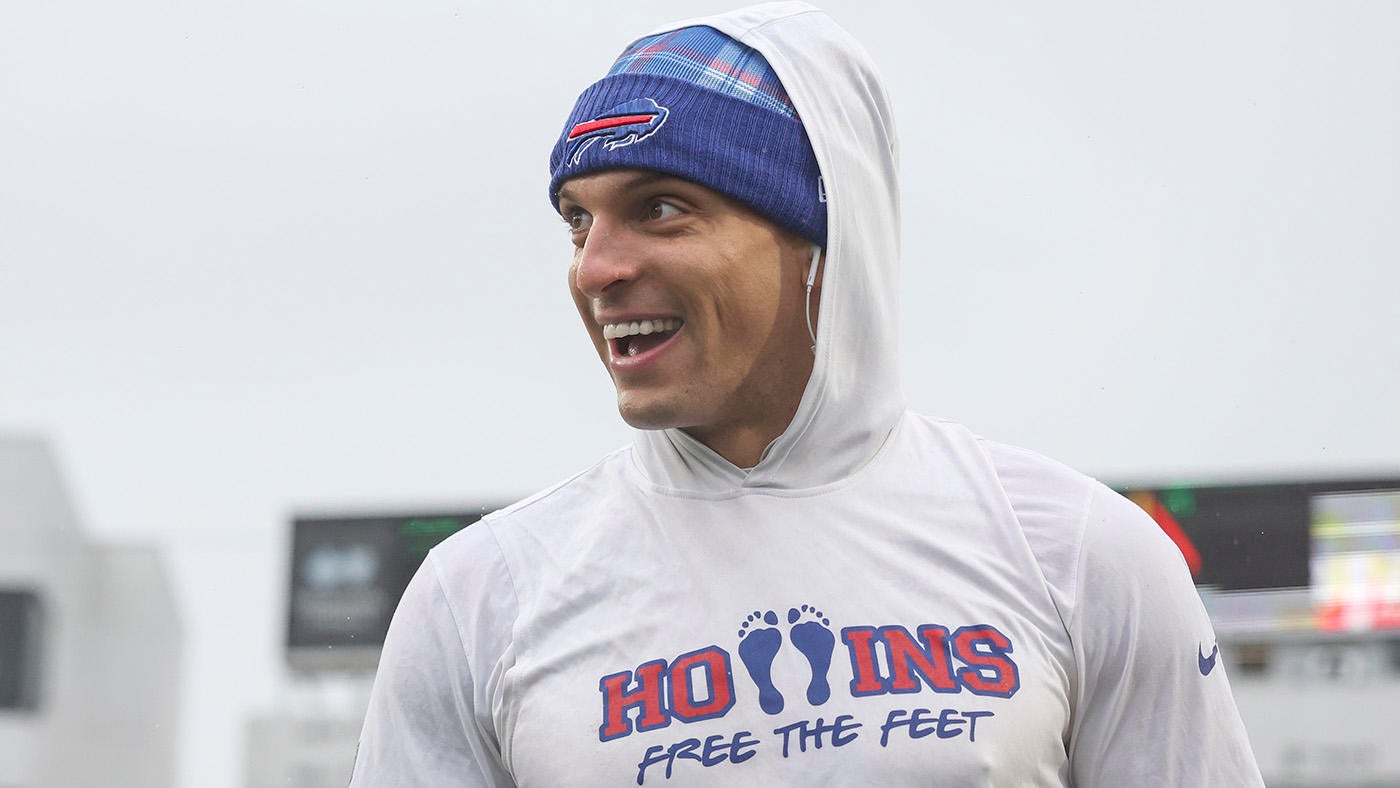 WATCH: Bills' Mack Hollins arrives to frigid AFC divisional playoff game vs. Ravens dressed in beach gear