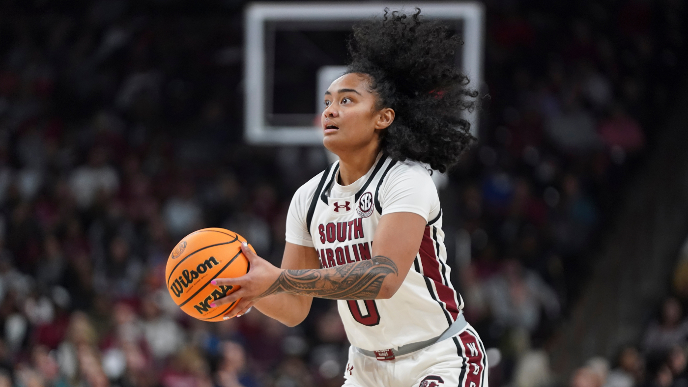 Women's college basketball rankings: South Carolina gets first place vote in AP Top 25