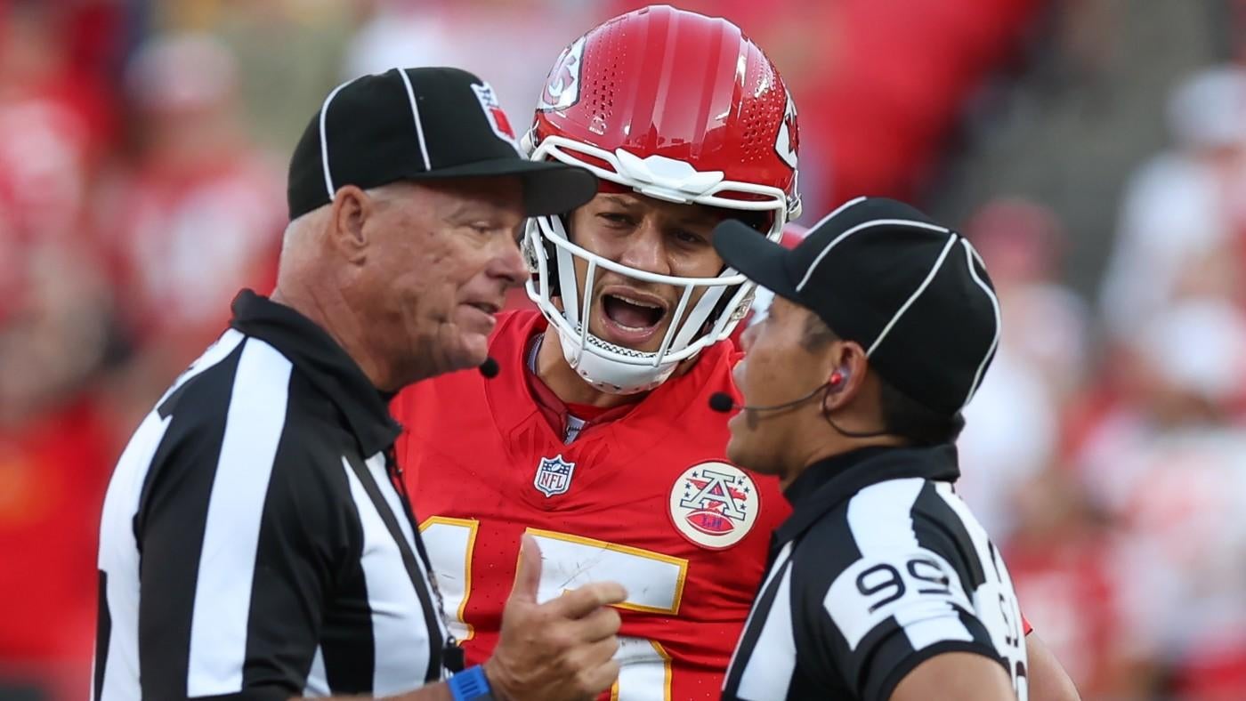 Chiefs' absurd penalty streak in playoffs does little to dispel notion that referees favor Kansas City