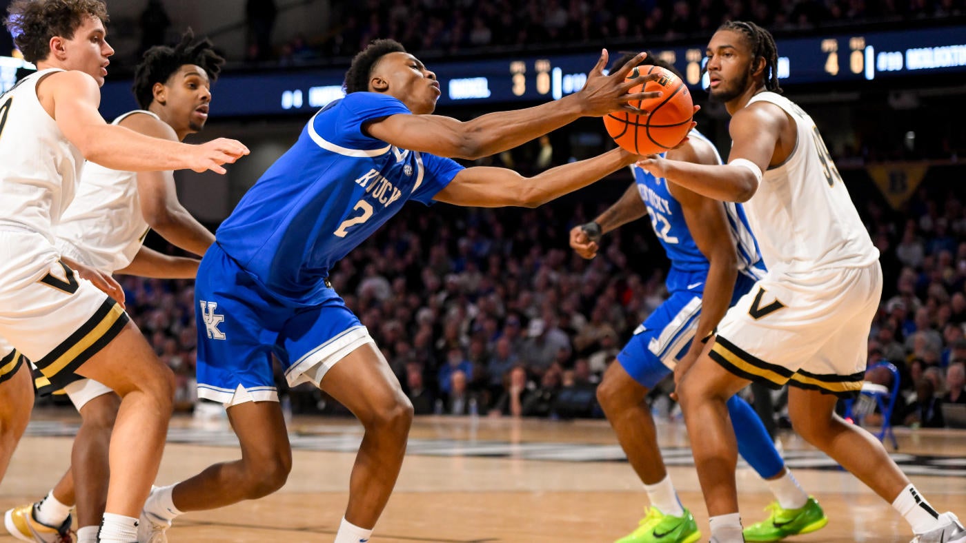 College basketball rankings: Kentucky falls out of top 10, St. John's jumps, UConn drops in Coaches Poll