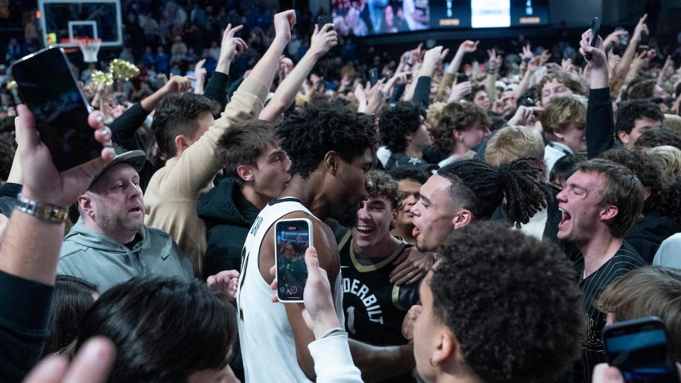 Vanderbilt hit with $500,000 fine for storming court after Kentucky win -- and Wildcats get the cash