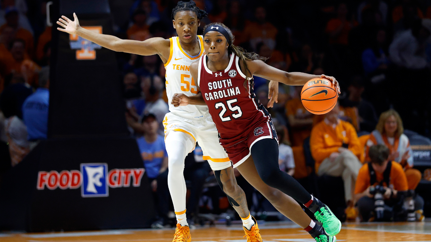 South Carolina beats Tennessee to extend winning streak to 15, including five straight over ranked foes