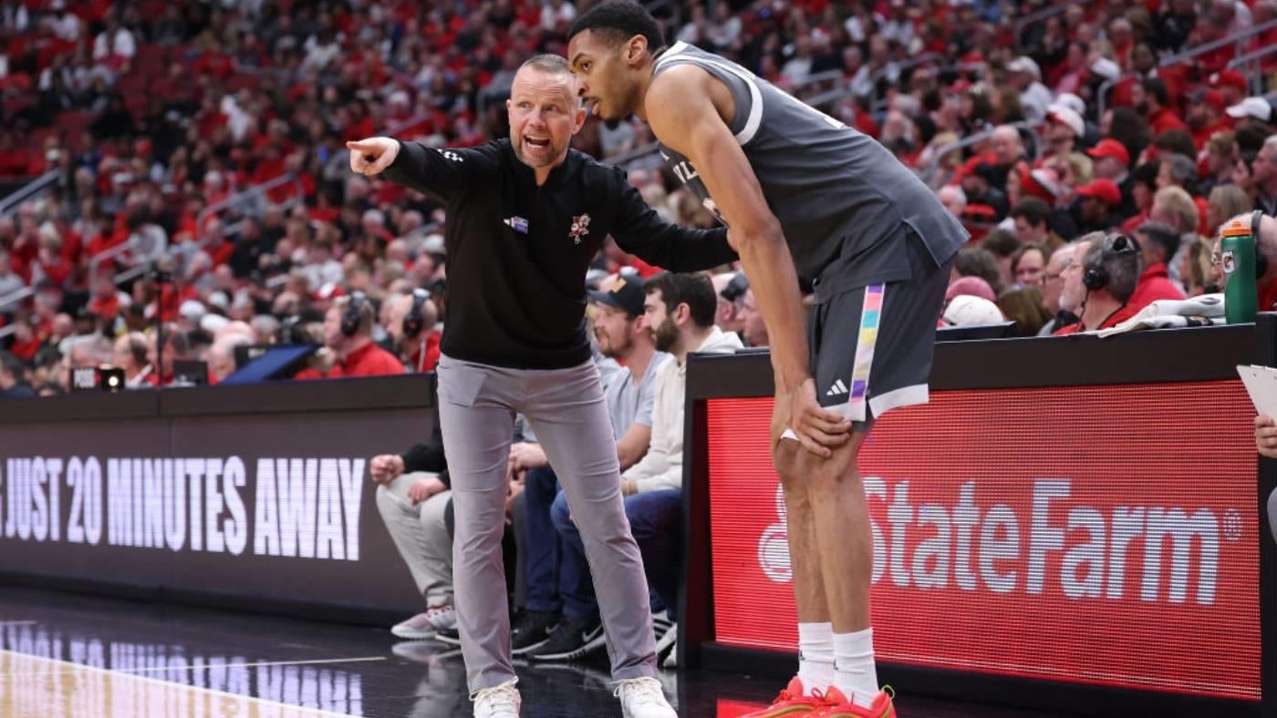 Dribble Handoff: Duke's Jon Scheyer, Louisville's Pat Kelsey among college basketball Coach of the Year picks