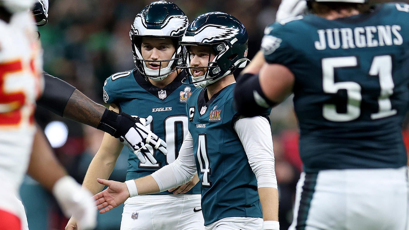 Eagles kicker Jake Elliott has historical Super Bowl by breaking one record, tying two others in win