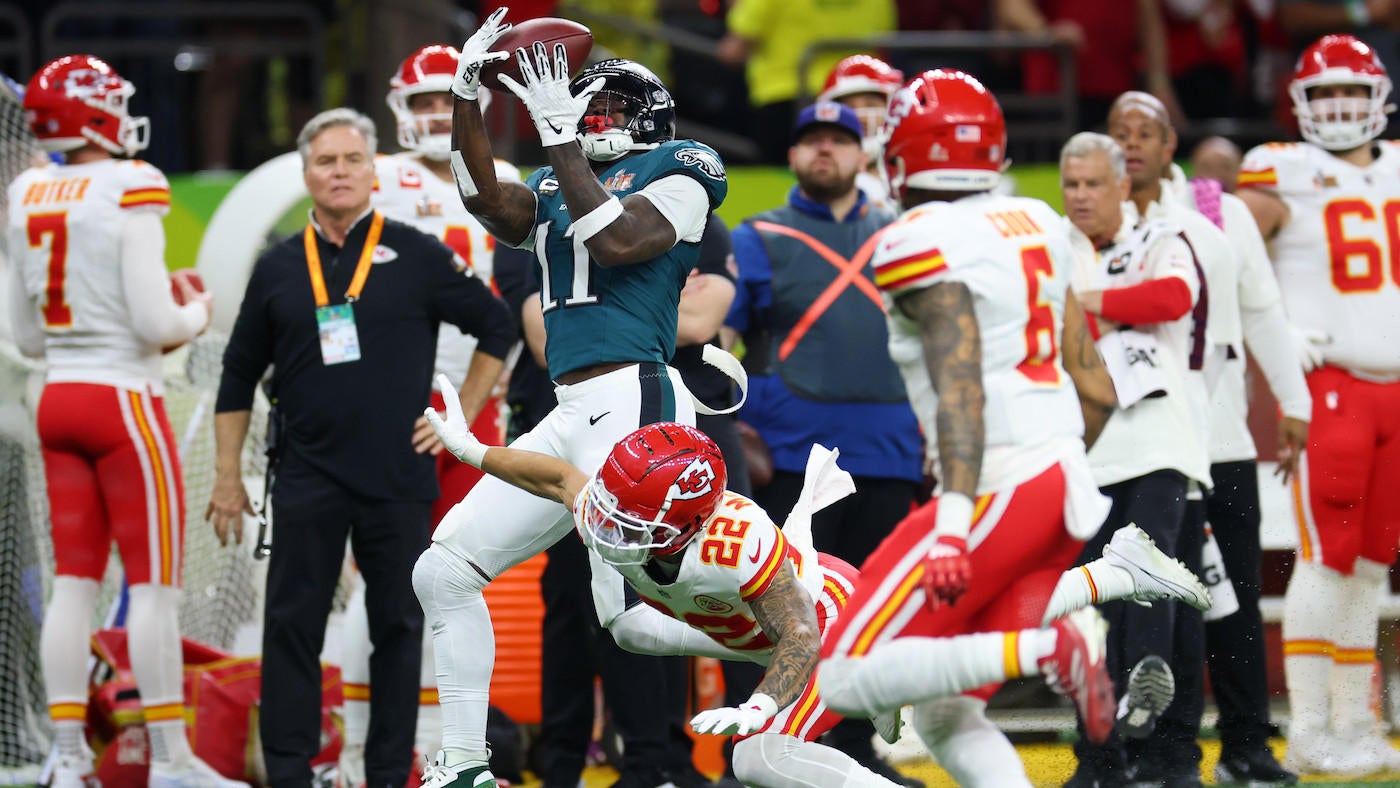 Super Bowl 2025: Officials make questionable call in favor of Chiefs nullifying Eagles' fourth-down conversion