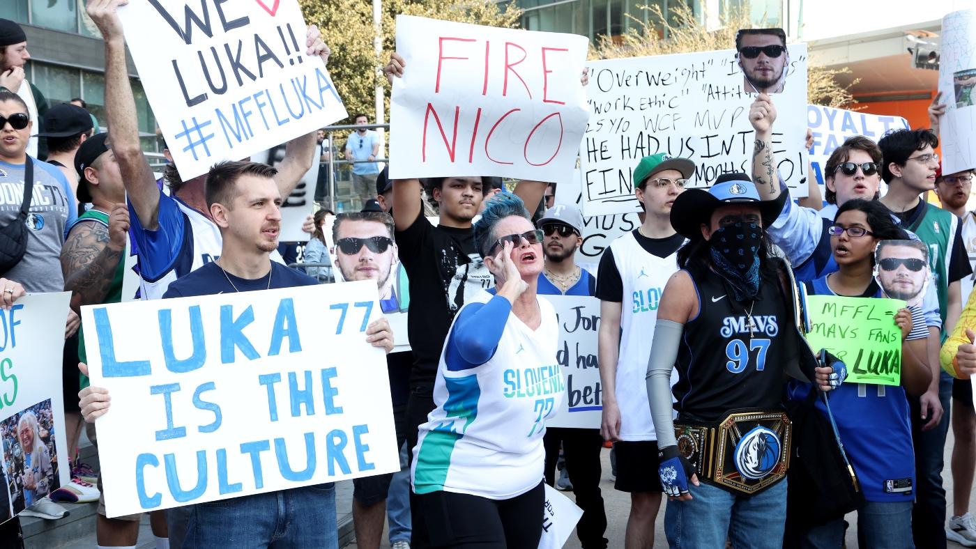 SMU students chant 'Fire Nico' at Mavericks GM Nico Harrison during game against Pittsburgh