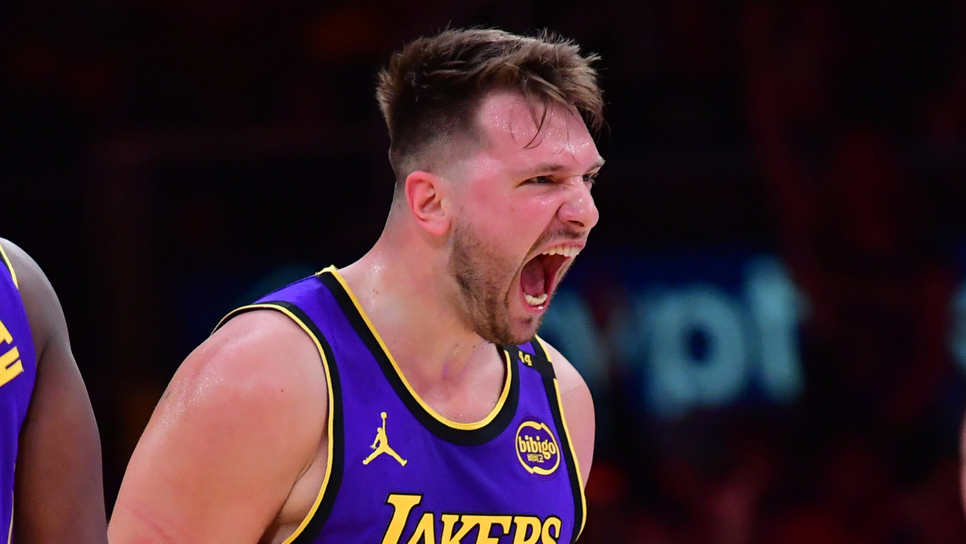 Luka Dončić posts first triple-double with Lakers as L.A. tops Mavericks in first meeting since trade