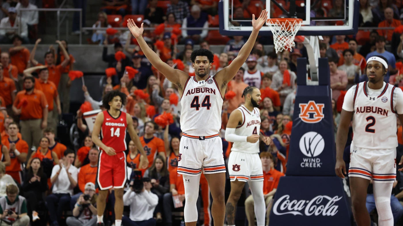 College basketball picks, schedule: Predictions for Kentucky vs. Auburn and more Top 25 games Saturday