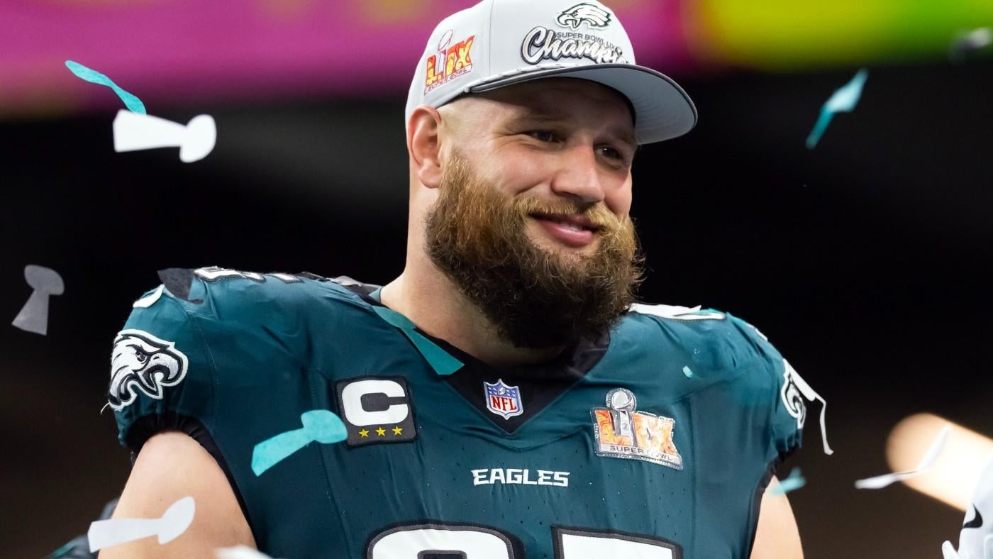 Eagles' Lane Johnson agrees to one-year extension; star OT also gets pay raise for next 2 seasons, per report