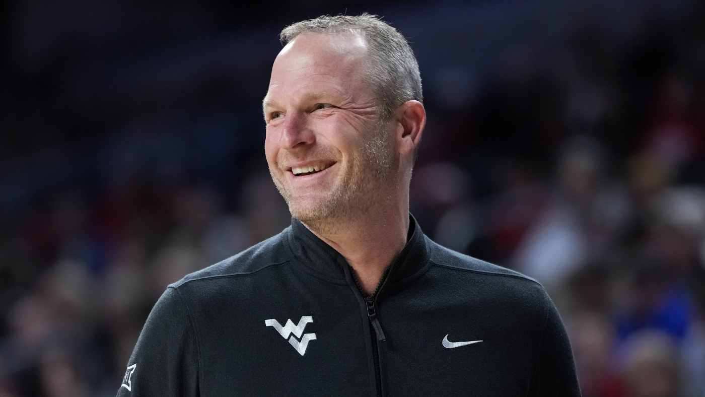 College basketball coaching changes: Darian DeVries leaves West Virginia for Indiana