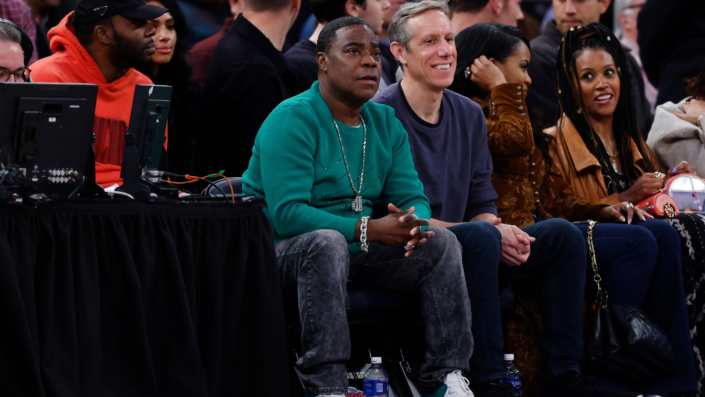 Heat-Knicks game delayed after comedian Tracy Morgan appears to vomit on Madison Square Garden court