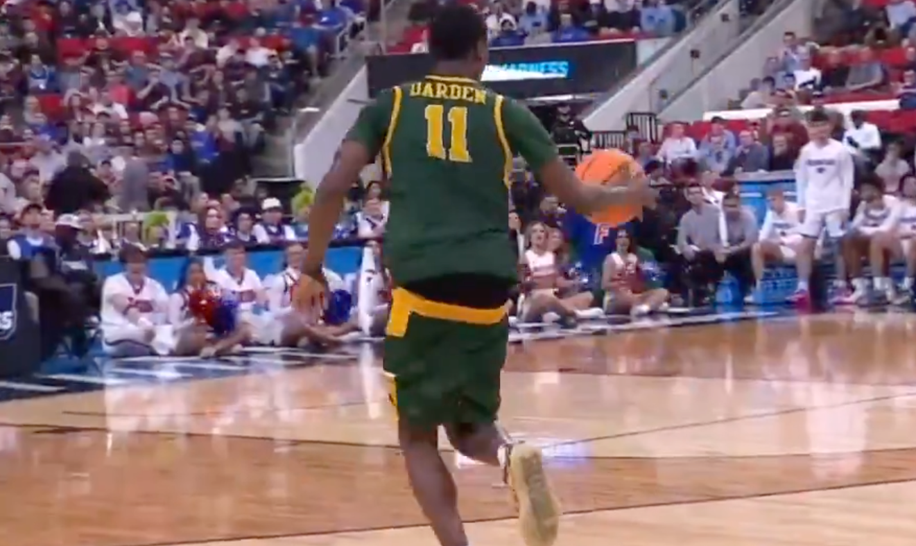 WATCH: Norfolk State player nearly loses shorts while sparking run in hilarious March Madness moment