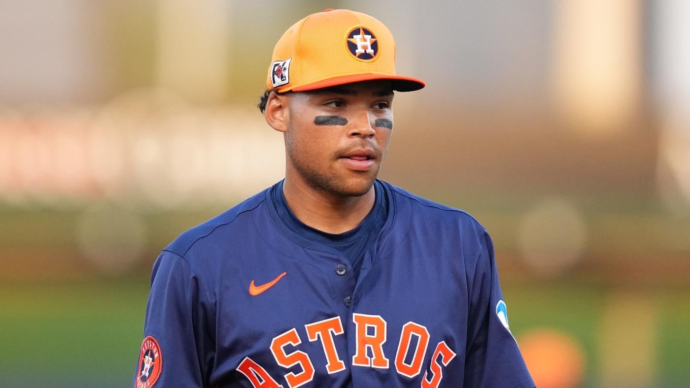 Watch as Astros surprise top prospect Cam Smith by having his family announce he made the Opening Day roster