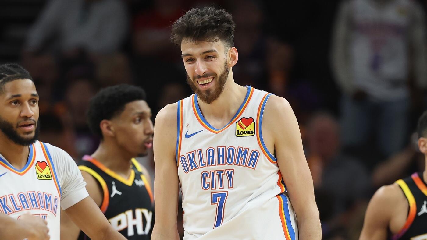LOOK: Chet Holmgren, Thunder surprise sideline reporter with personalized shirts