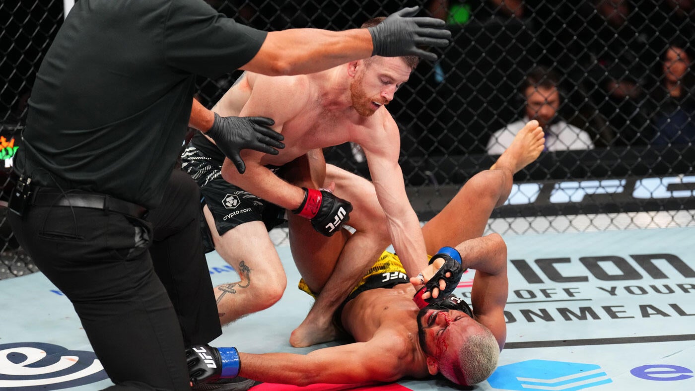 
                        UFC Fight Night results, highlights: Cory Sandhagen dismantles Deiveson Figueiredo before injury finish
                    