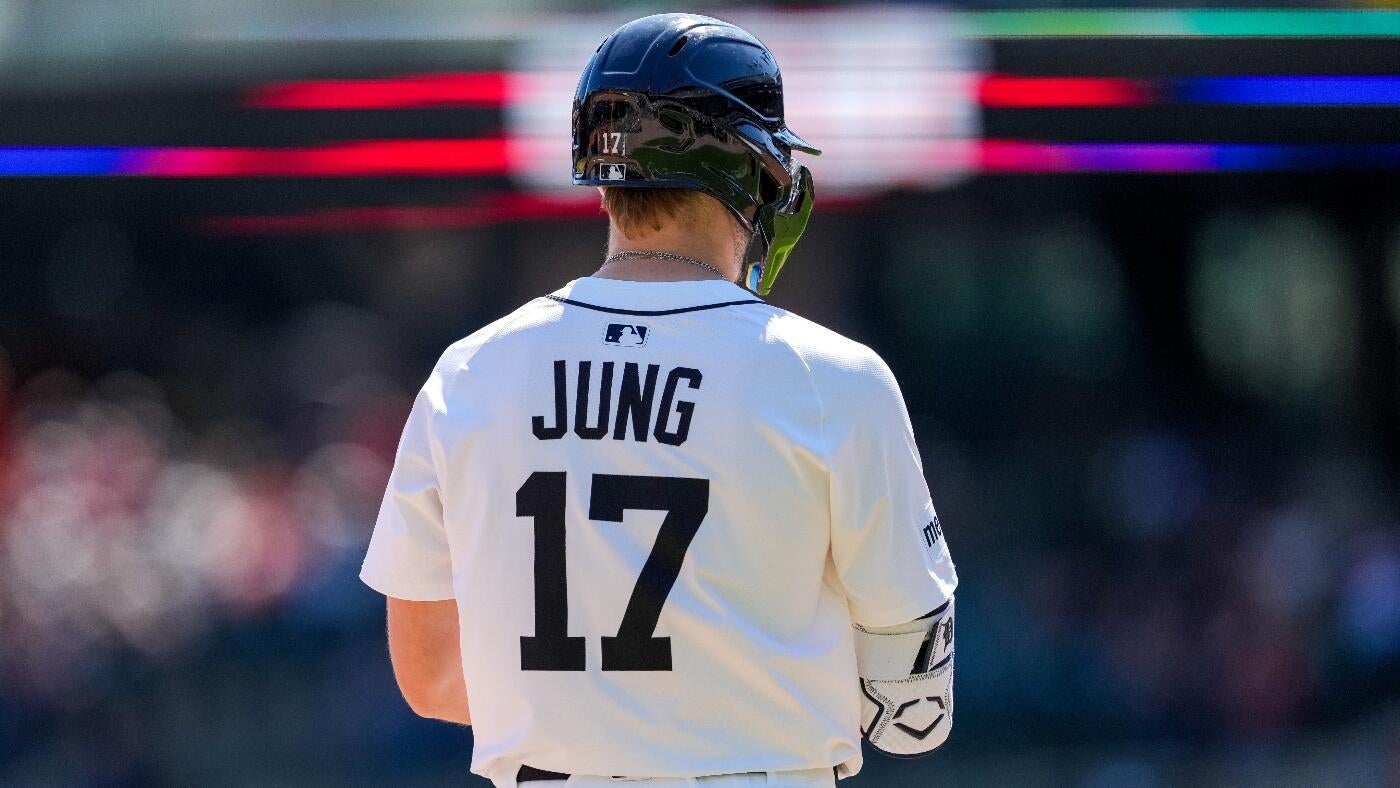 
                        LOOK: Tigers' Jace Jung, Rangers' Josh Jung play tic-tac-toe in dirt between innings
                    