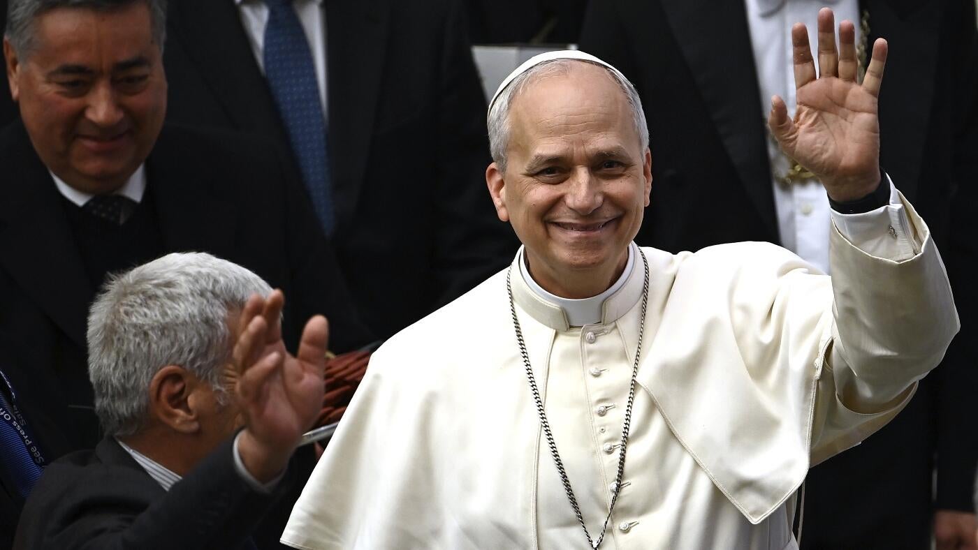 Pope Leo XIV asked fan 'White Sox or Cubs?' before autographing baseball at the Vatican