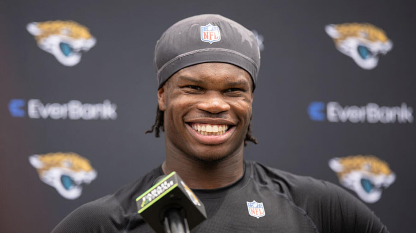 
                        Jaguars' Travis Hunter inspires heartwarming social media post from woman who sat next to him on flight
                    