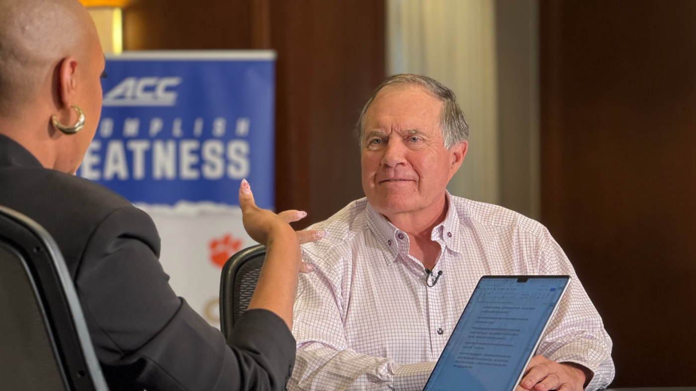 
                        Mr. Belichick Goes to Amelia: With Jordon Hudson offstage, football retakes the mic
                    