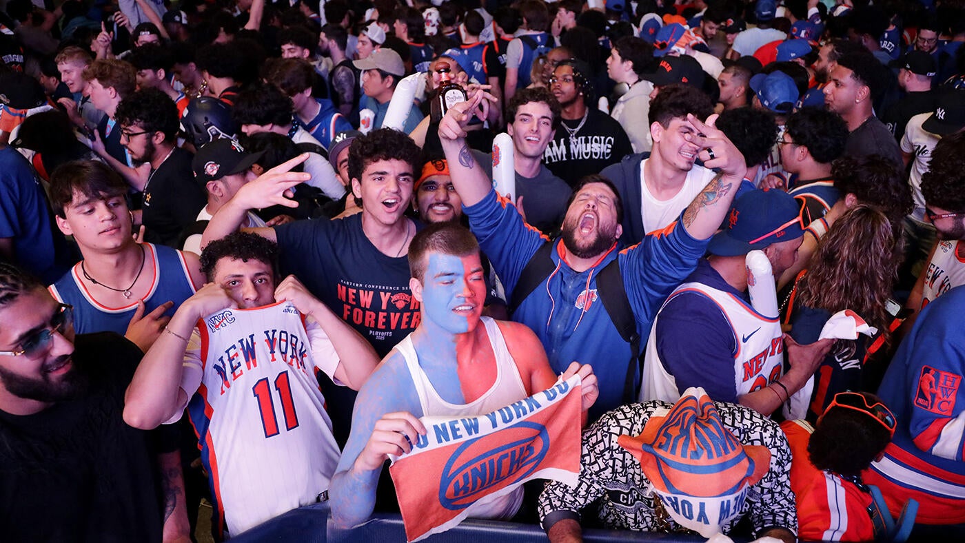 WATCH: Knicks fans go wild outside Madison Square Garden as New York reaches first East finals in 25 years