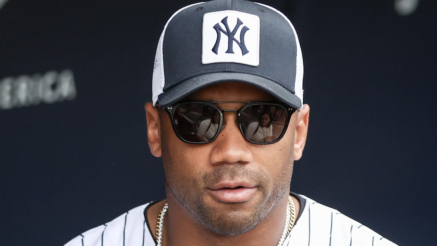 Giants QB Russell Wilson shows up to support Yankees in Subway Series
