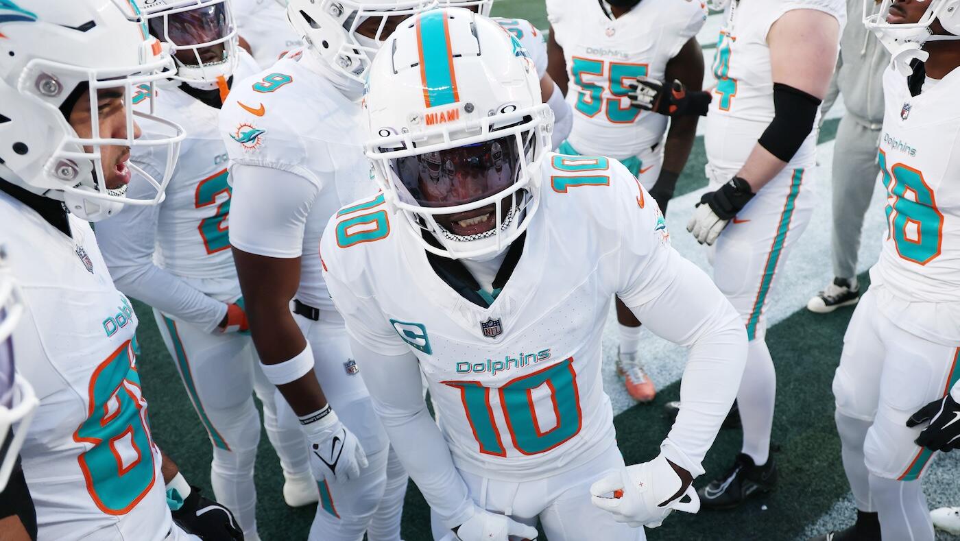 Tyreek Hill, down 14 pounds, motivated to win back teammates as Miami star chases 2K yards, return to playoffs