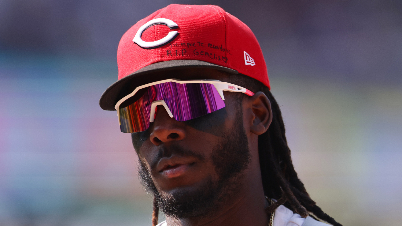 WATCH: Reds' Elly De La Cruz honors late sister after hitting home run vs.  Cubs, a day after her death - CBS Sports