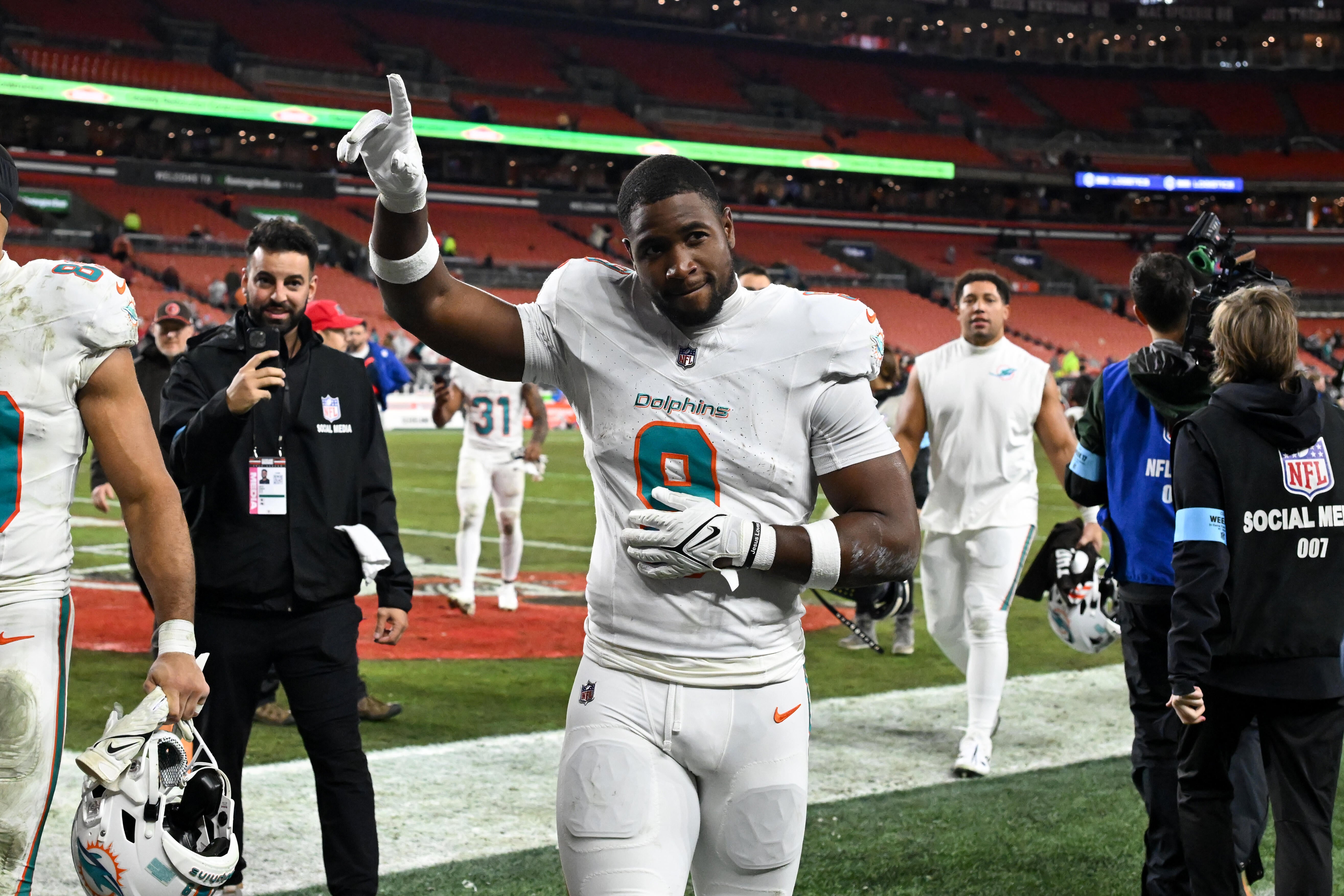 https://sportshub.cbsistatic.com/i/2025/06/02/b3c7016c-964d-4af6-aaef-4e270b2e485f/jonnu-smith-getty.jpg