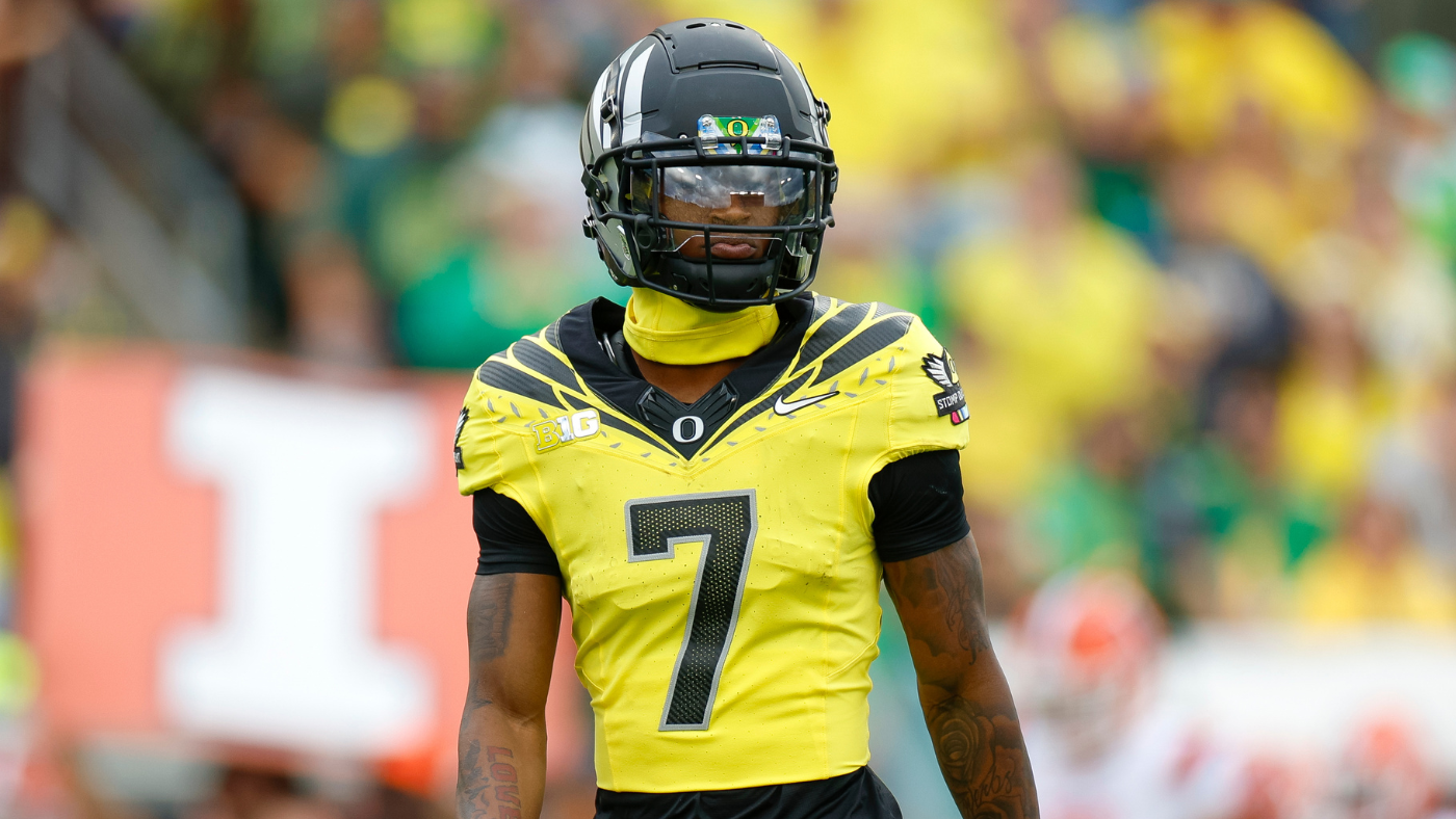 Lesión de Evan Stewart: el WR estrella de Oregon sufre una lesión en la parte inferior del cuerpo, lo que pone en duda su estatus para la temporada 2025.