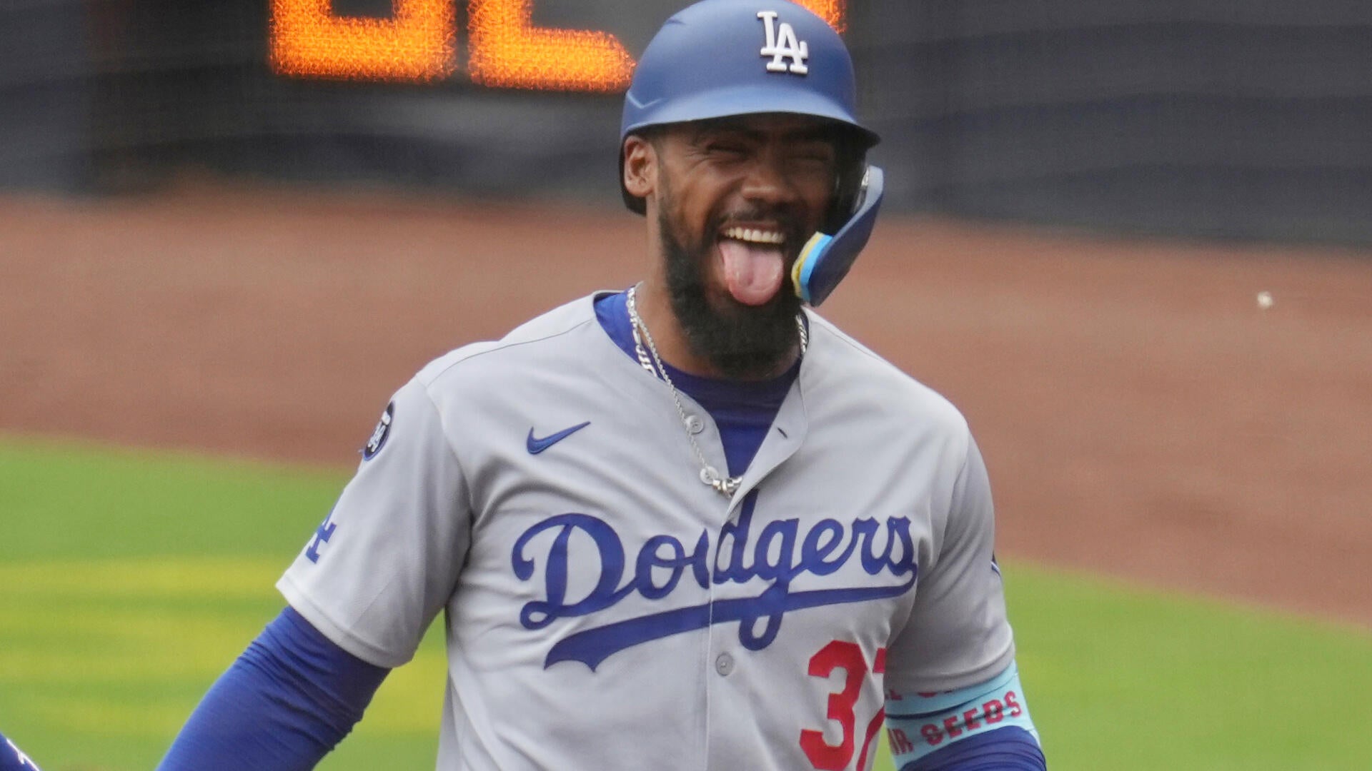 Highlights: Dodgers at Padres (6/11)