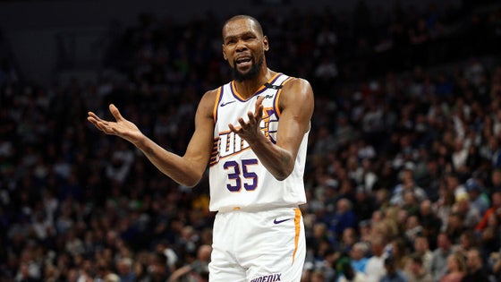 Phoenix Suns v Minnesota Timberwolves
