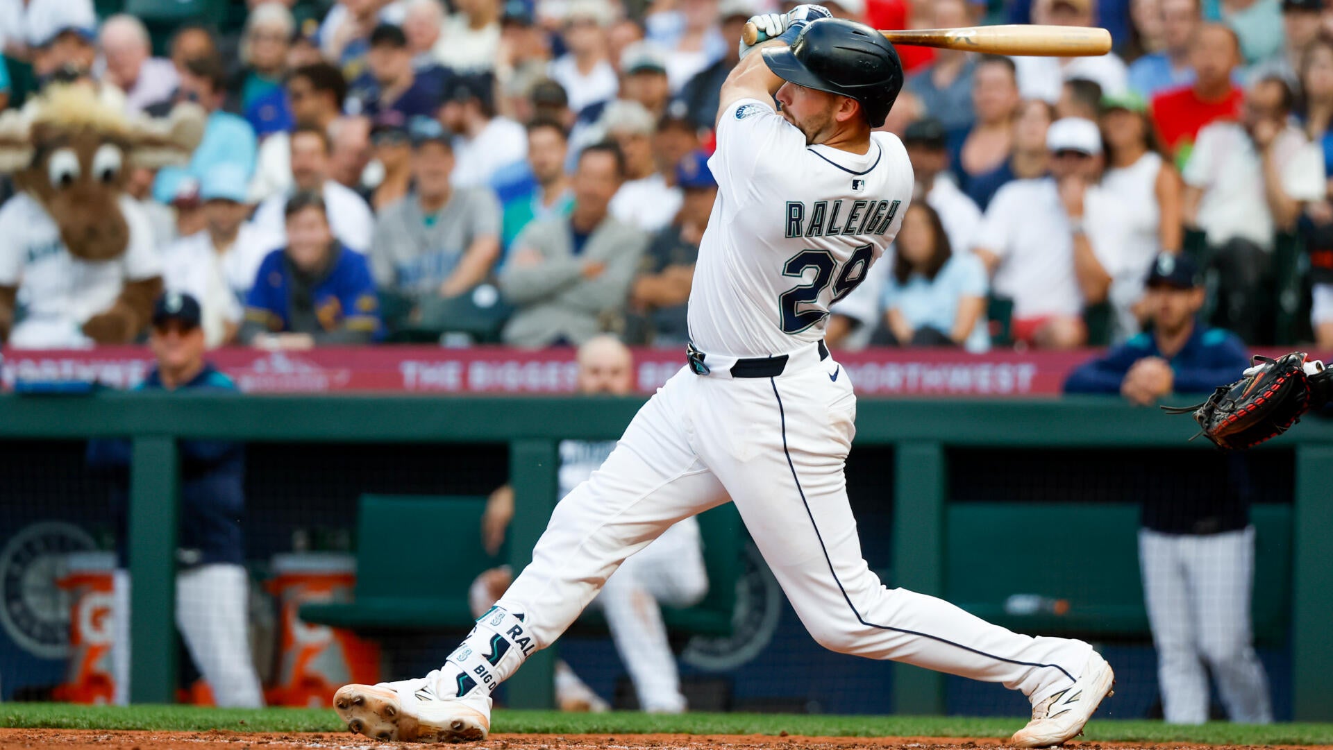 https://sportshub.cbsistatic.com/i/2025/06/23/55845fdf-1ea6-405b-af32-d6e652753914/cal-raleigh.jpg