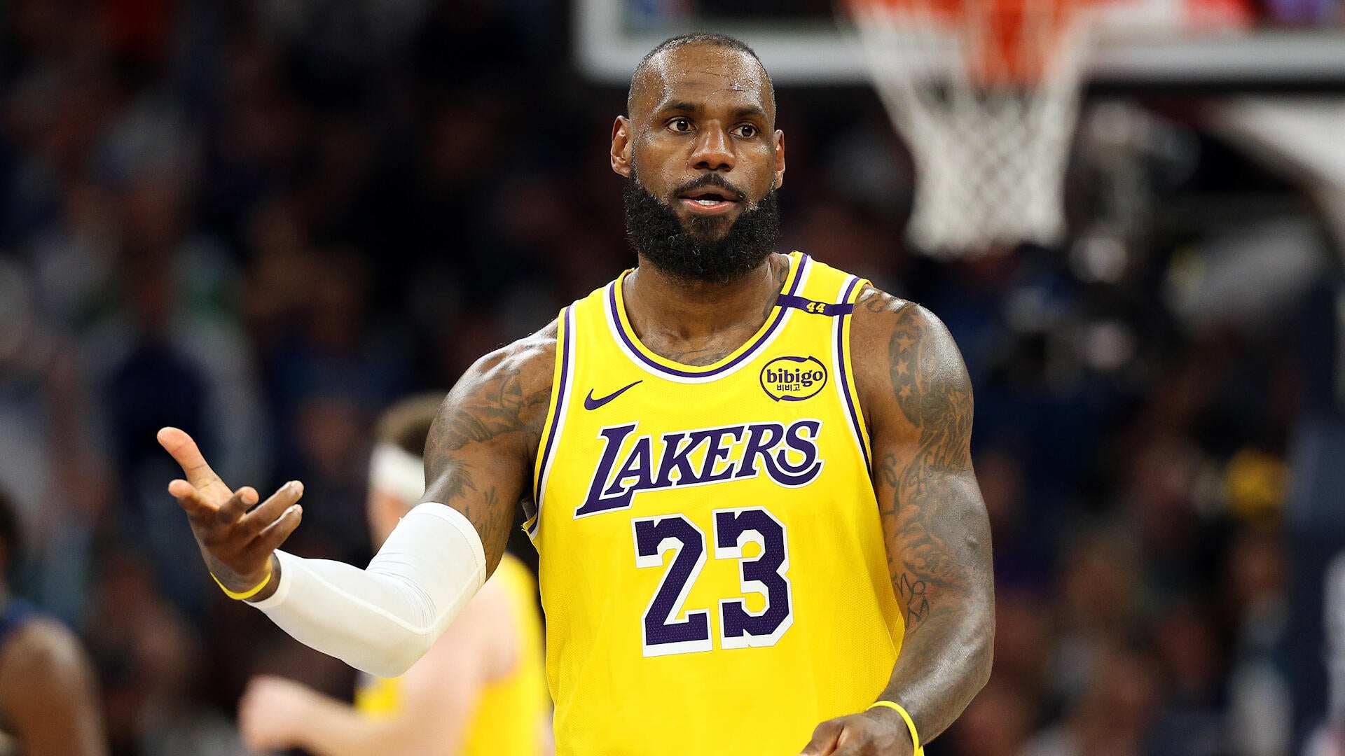 https://sportshub.cbsistatic.com/i/2025/06/27/45d1413b-71bd-4c43-ace0-bc3b8e7ec78c/lebron.jpg