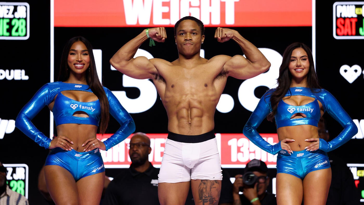 https://sportshub.cbsistatic.com/i/2025/06/29/9a5ee630-576f-4914-a806-dbe88d09ca7c/floyd-schofield-weighin.jpg